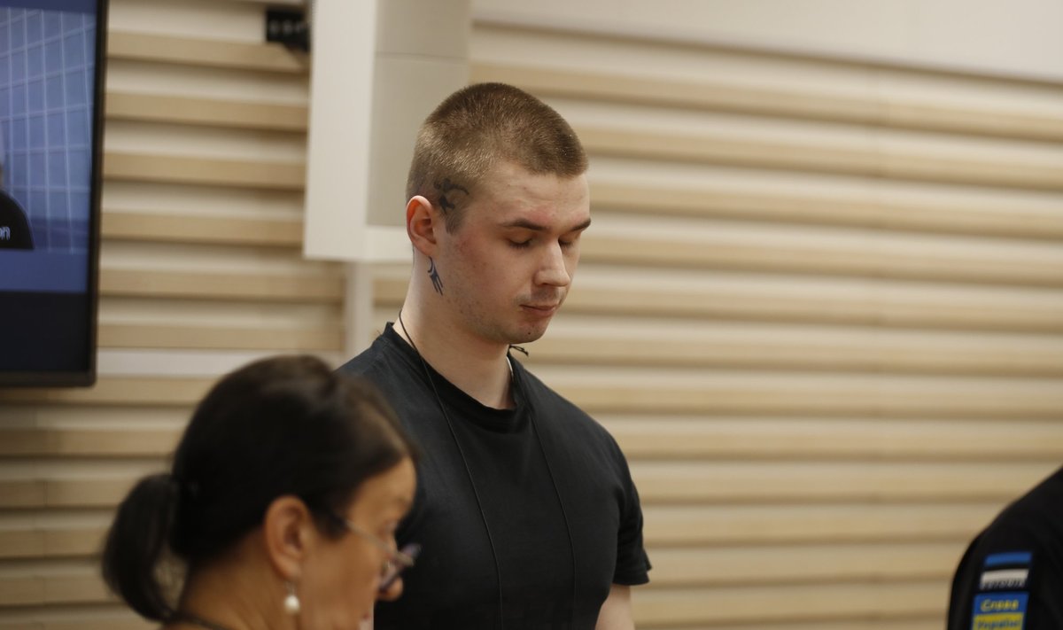 24-aastane Kirill Lukin istus kohtus vaikides ja pilk maas.