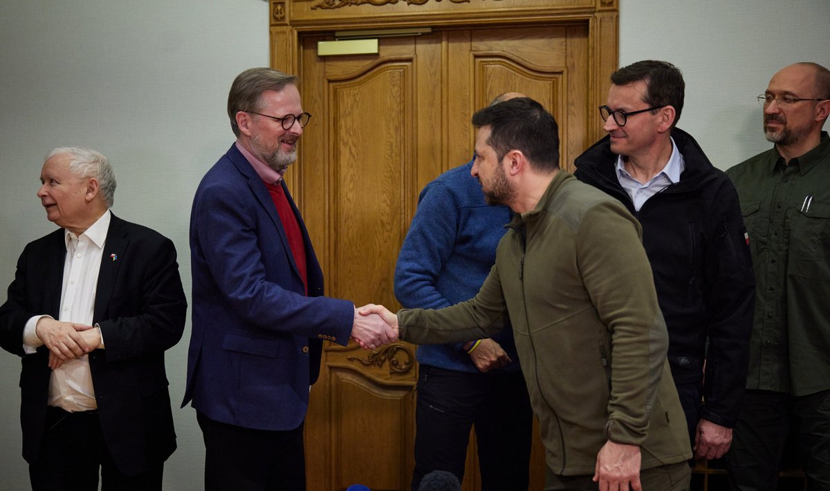 Tšehhi peaminister Petr Fiala (vasakul) kohtumas Ukraina president Zelenskõiga.