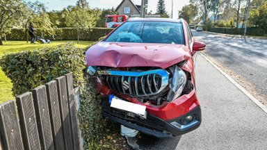 FOTOD | Viljandis toimunud autoõnnetuse tagajärjel viidi inimene haiglasse 