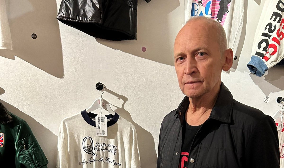SOTHEBY'S OKSJONIMAJAS Vahuri arvates võiks iga inimene sooritada elus mõne irratsionaalse teo, et eristuda hingetust, eksimatust robotist. Tema ostis Freddie Mercury elutuba ehtinud pärsia vaiba.