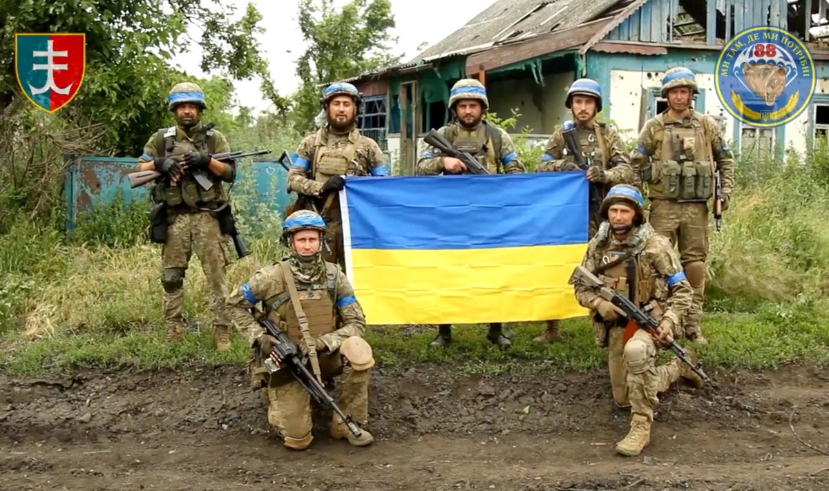 Ukraina sõdurid vabastatud Storoževe külas