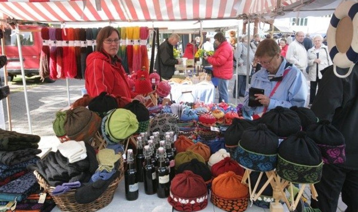 Lisaks söögikraamile saab Mariehamni turult mütse ja topeltkindaid.