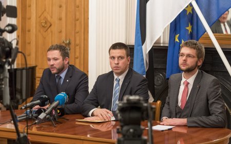 Keskerakonna, IRLi ja SDE esimehed Jüri Ratas, Margus Tsahkna ja Jevgeni Ossinovski teatasid, et alustavad 09.11.2016 konsultatsioone, et moodustada valitsus.