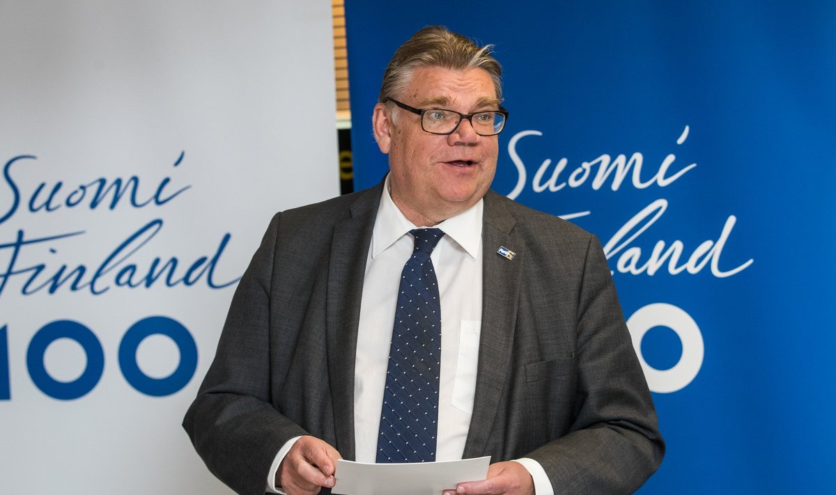 Põlissoomlaste tuntuim poliitik Timo Soini pani erakonnajuhi ameti maha. Pildil on Soini välisministrina Eesti-külaskäigul.