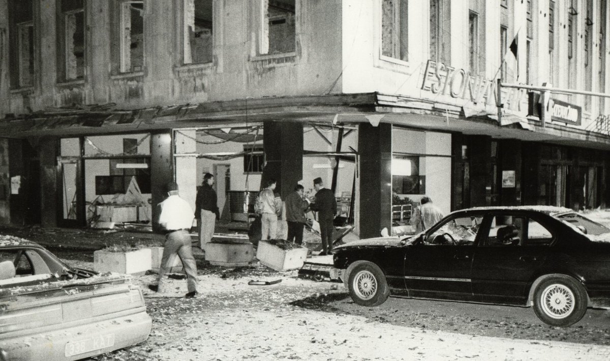 1993. AASTA KURITEGU: pommiplahvatus Vabaduse väljakul Estonian Airi piletikassa juures, milles sai viga neli inimest.