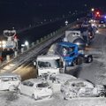 FOTOD | Lumetorm Jaapanis päädis 134 auto ahelkokkupõrkega