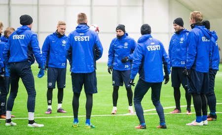 Eesti jalgpallikoondise treening sisehallis enne mängu Belgiaga