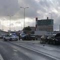 VIDEO JA FOTOD SÜNDMUSKOHALT | Juhtimisõiguseta mees põhjustas Tallinnas Peterburi teel liiklusõnnetuse, milles sai kaks inimest raskelt viga
