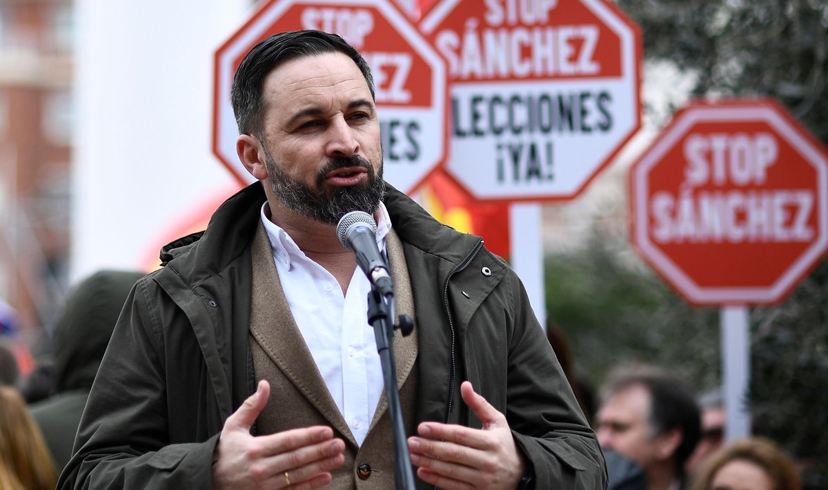 Paremradikaalse partei Vox juht Santiago Abascal heidab lahkuvale valitsusele ette pehmust Kataloonia vastu.
